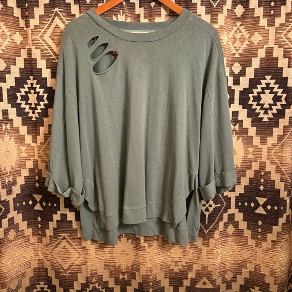 Umgee Tops - Women’s Umgee Size Large Distressed Three Quarter Sleeve Top, Blue / Green Color